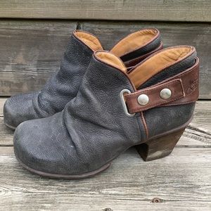 Black John Fluevog leather ankle boots size 6.5